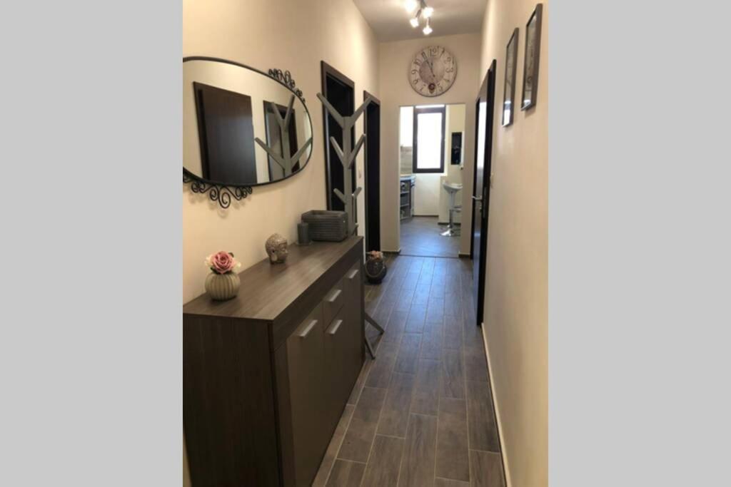Lovely 3-Bedroom Apartment For 7 Ppl At The Centre Варна Экстерьер фото
