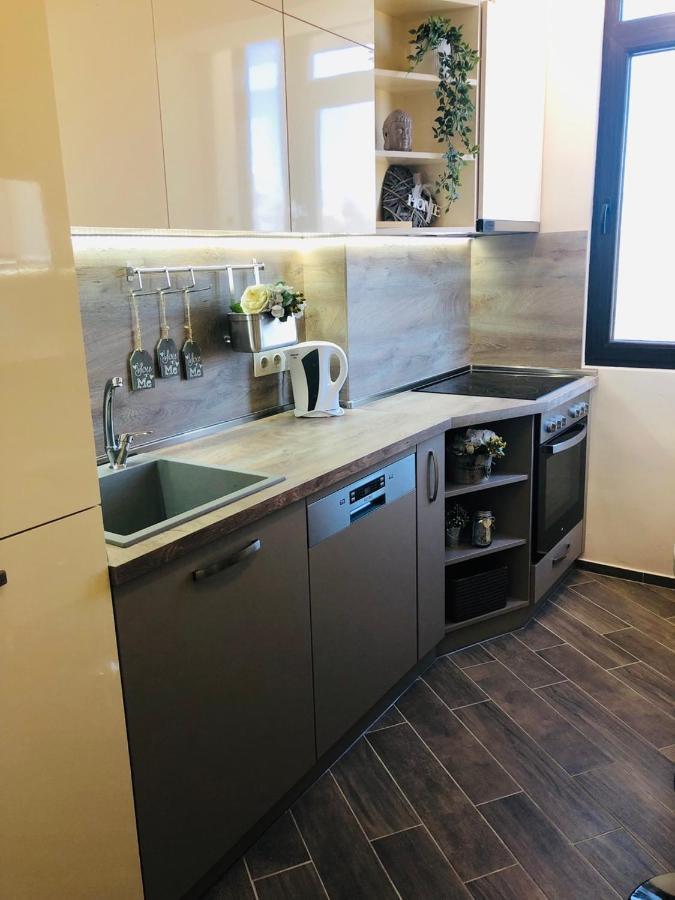 Lovely 3-Bedroom Apartment For 7 Ppl At The Centre Варна Экстерьер фото