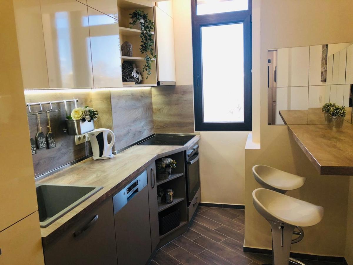 Lovely 3-Bedroom Apartment For 7 Ppl At The Centre Варна Экстерьер фото